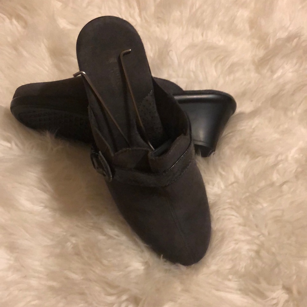 STONE MOUNTAIN SUEDE LEATHER CLOGS W/BUCKLE